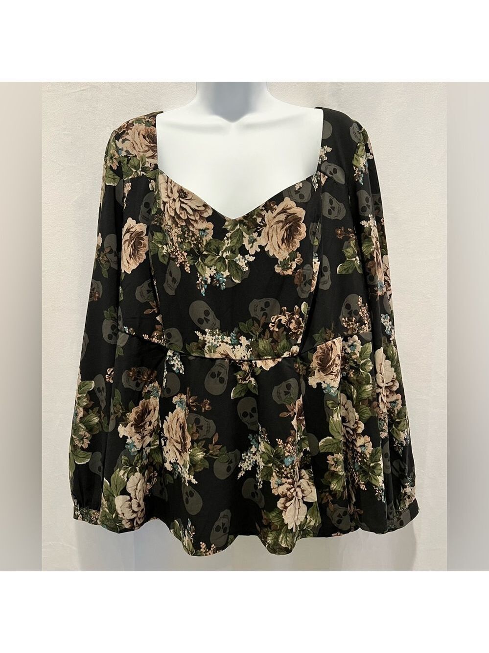 Torrid Long Sleeve Top Size 1